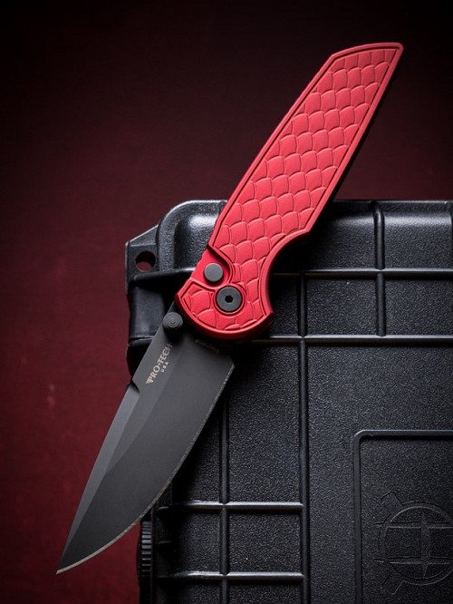 Protech TR-3 INTEGRITY Thumbstuds Manual Relic Textured Red Handles